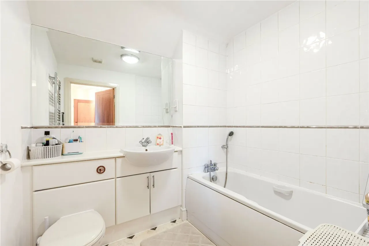 Brighton Road, Addlestone, Surrey, KT15, photo 12