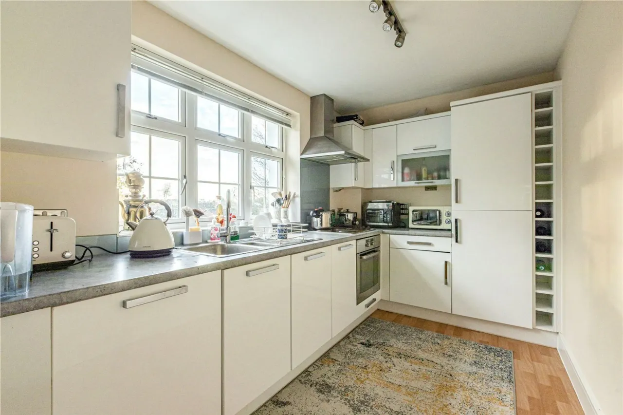 Brighton Road, Addlestone, Surrey, KT15, photo 4