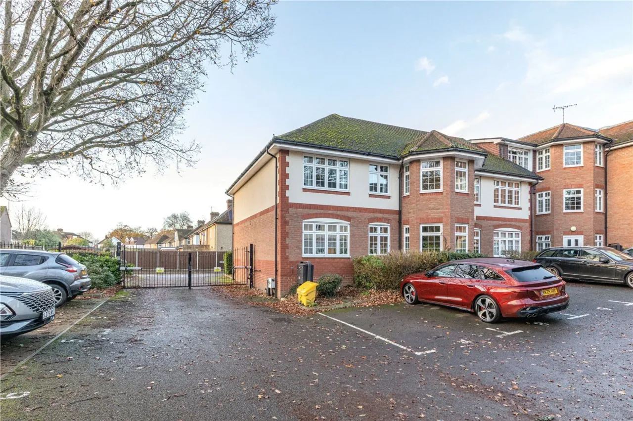 Brighton Road, Addlestone, Surrey, KT15, photo 14