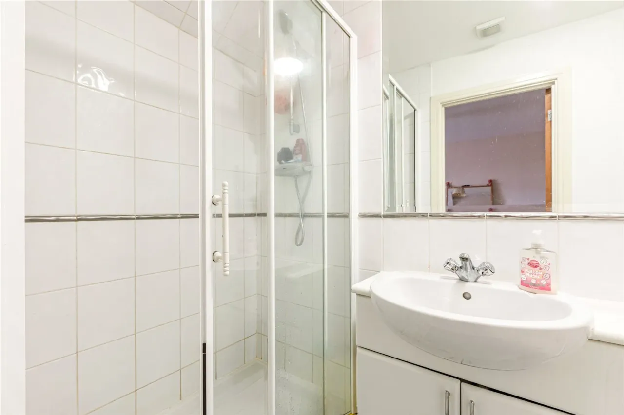 Brighton Road, Addlestone, Surrey, KT15, photo 9