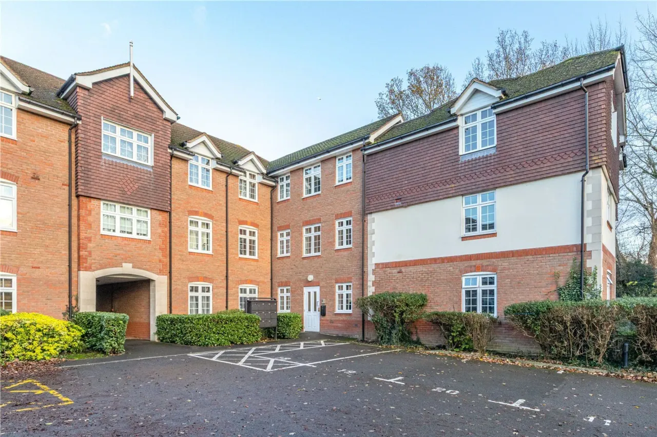 Brighton Road, Addlestone, Surrey, KT15, photo 13