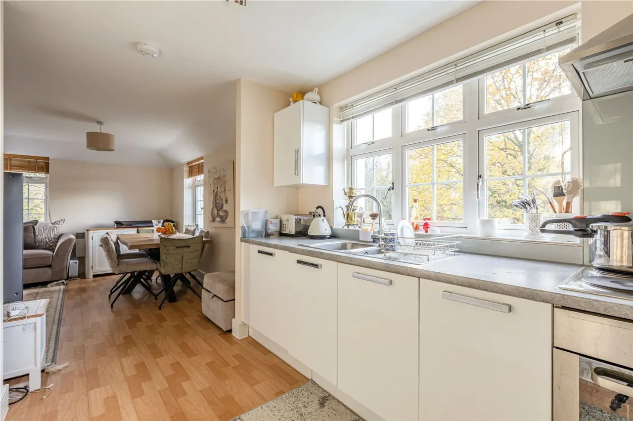 Brighton Road, Addlestone, Surrey, KT15, photo 5