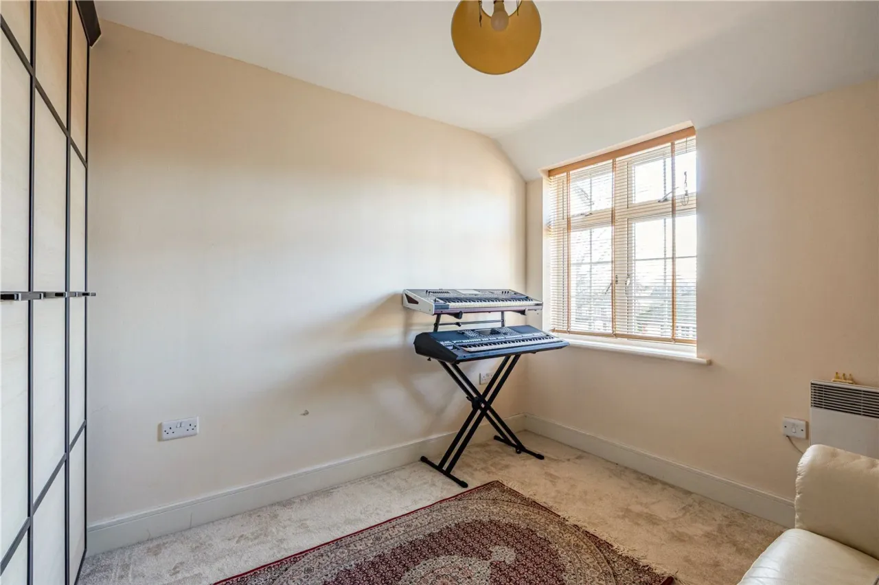 Brighton Road, Addlestone, Surrey, KT15, photo 10