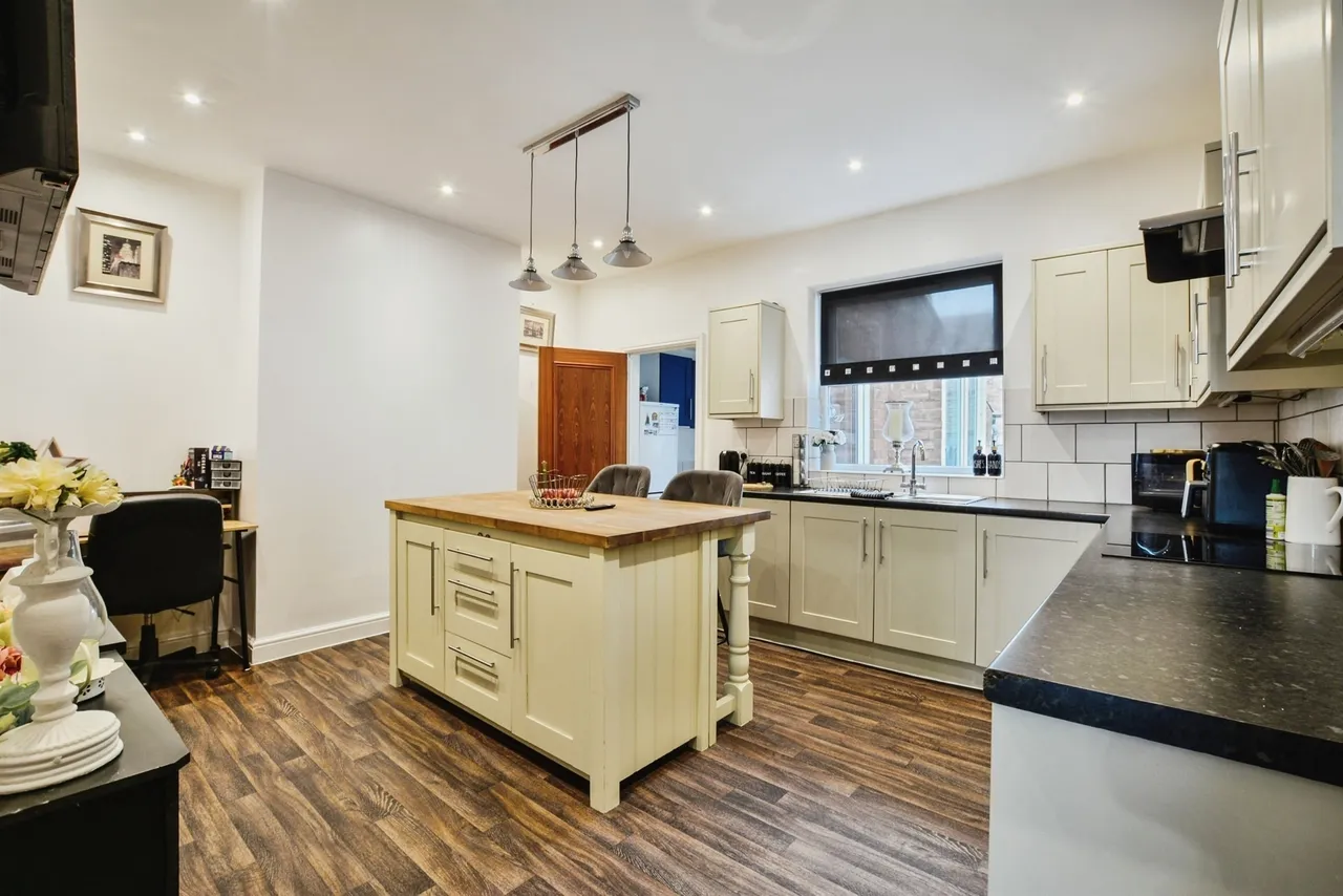 3 bed house for sale — Clifton Grove, Skegness