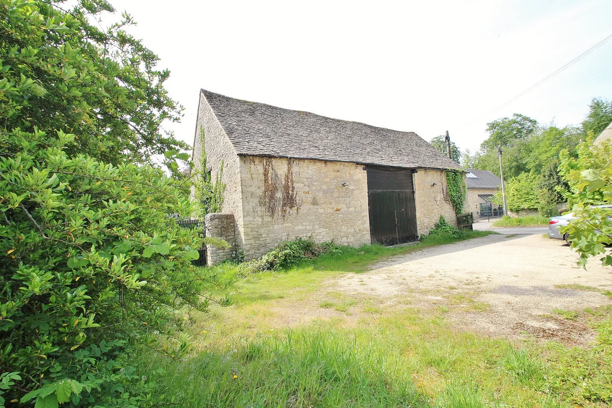4 bed property for sale, Manor Road, Woodstock