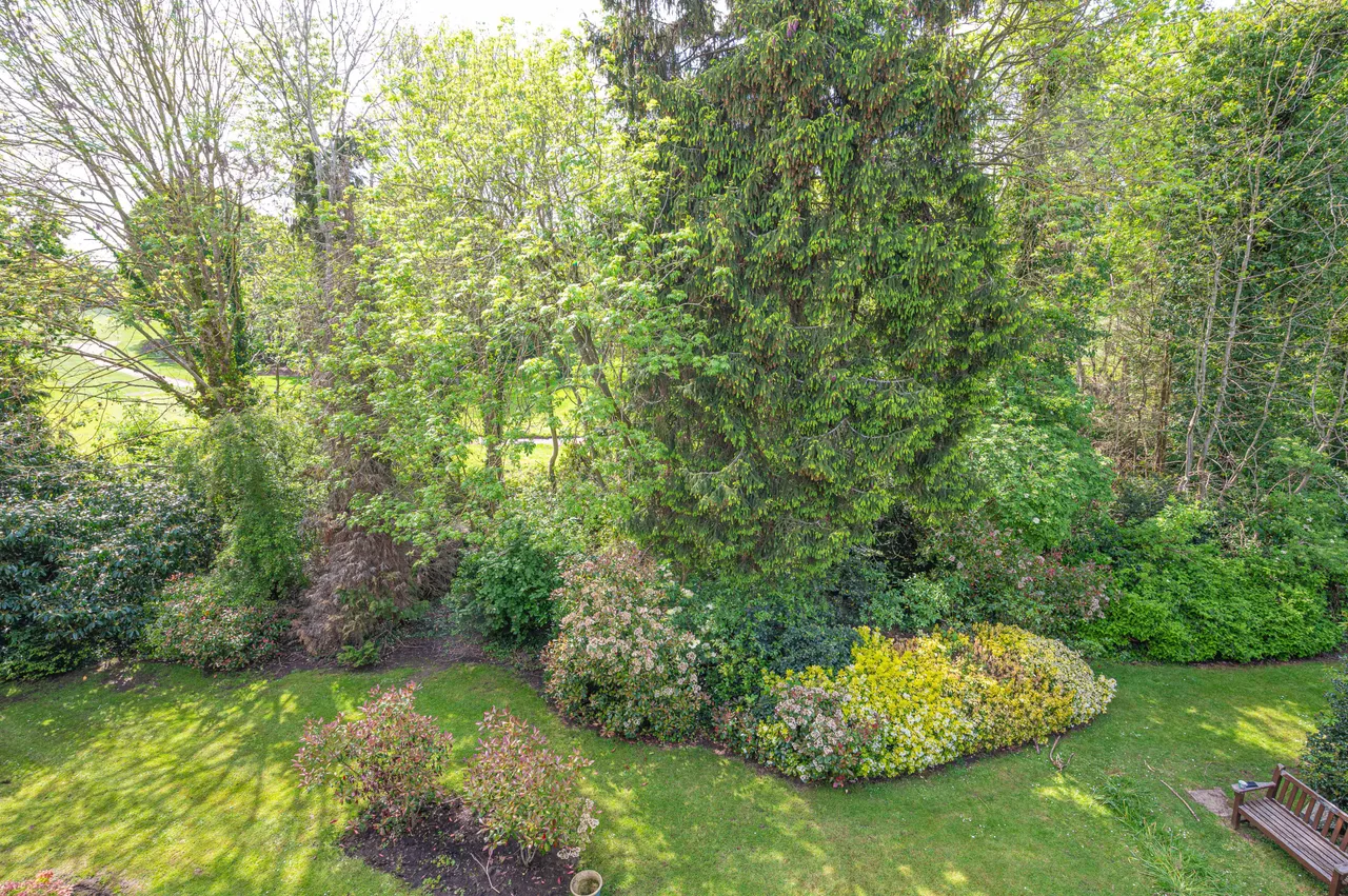 19 Foreland Court, Holders Hill Road, London, photo 7