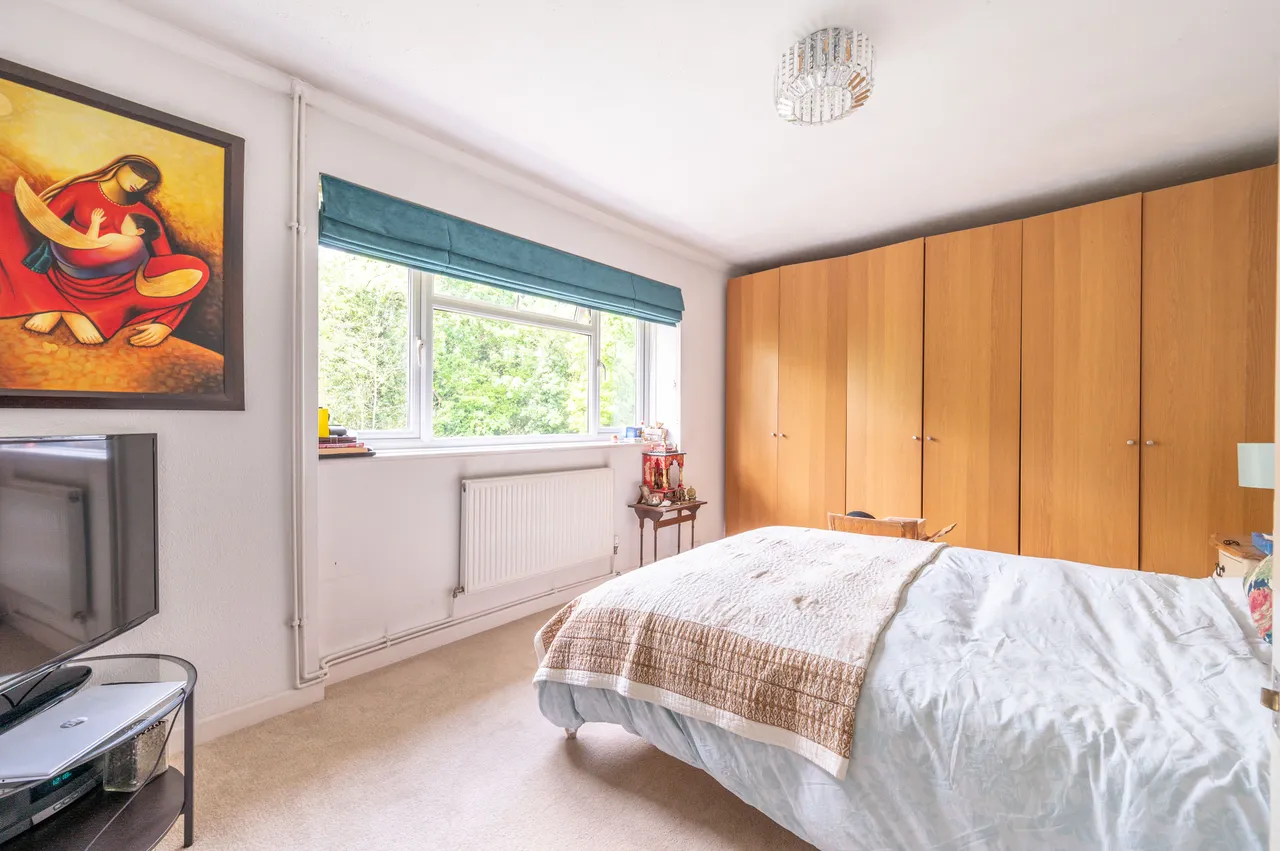 19 Foreland Court, Holders Hill Road, London, photo 5