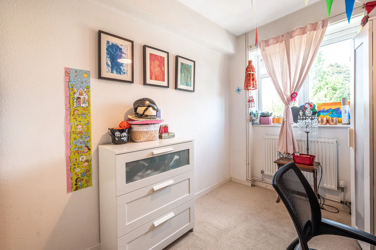19 Foreland Court, Holders Hill Road, London, photo 6