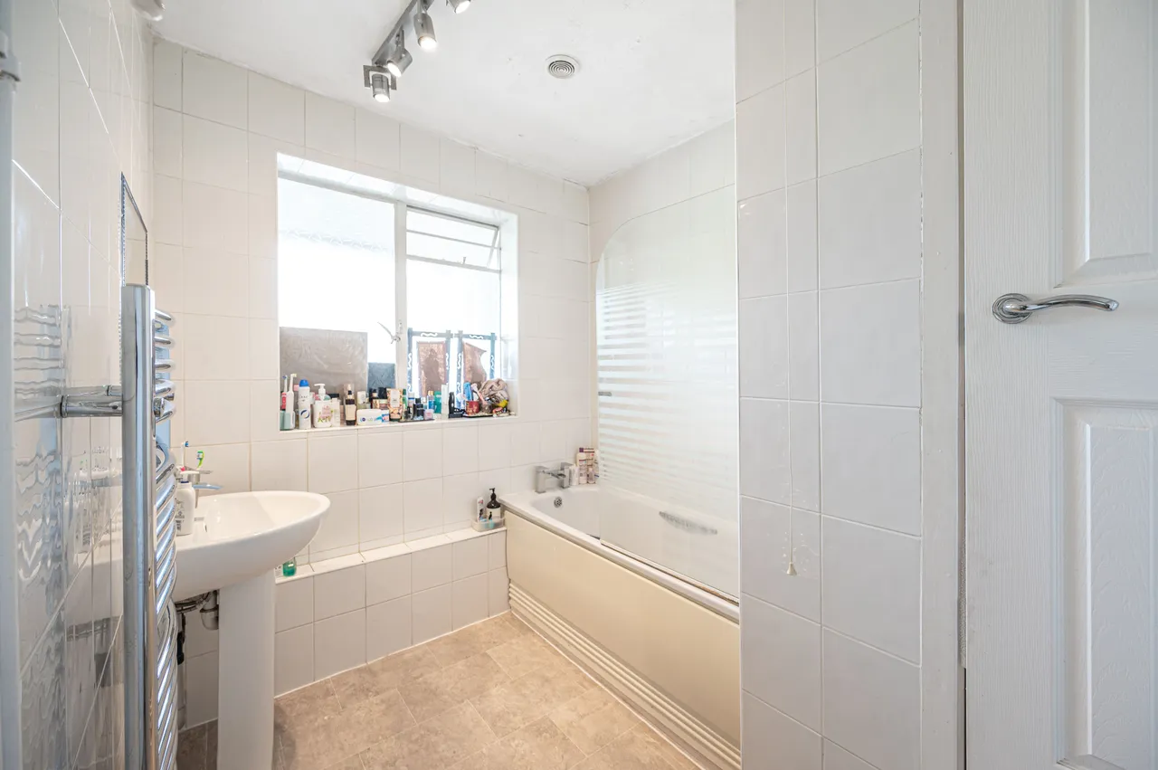 19 Foreland Court, Holders Hill Road, London, photo 11