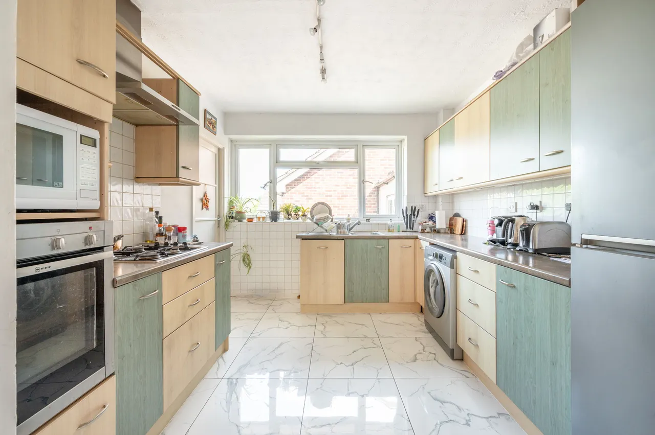 19 Foreland Court, Holders Hill Road, London, photo 3