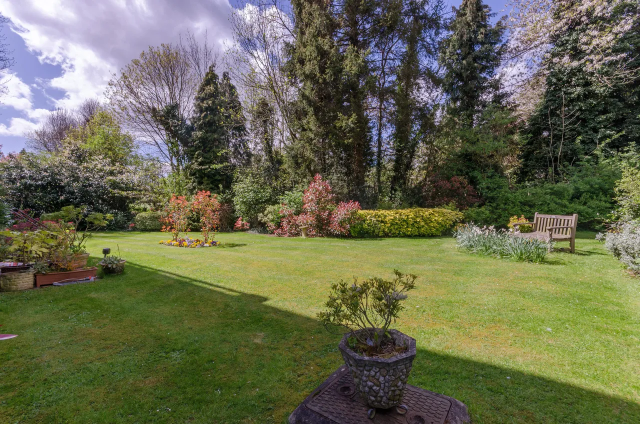 19 Foreland Court, Holders Hill Road, London, photo 8