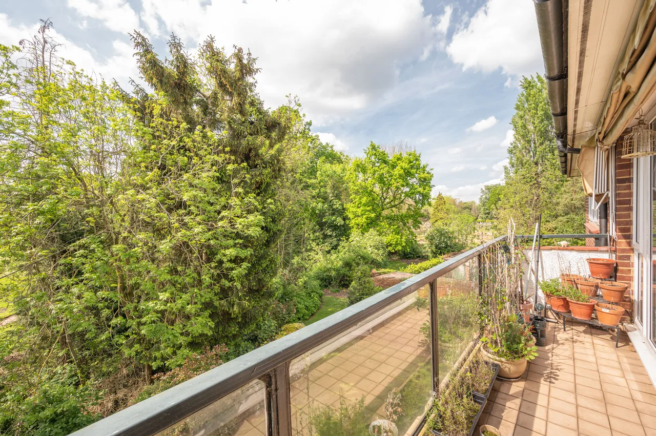 19 Foreland Court, Holders Hill Road, London, photo 10