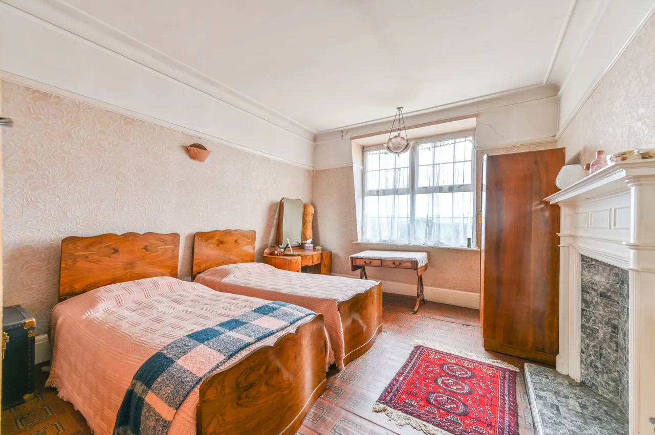 London, NW2, photo 8