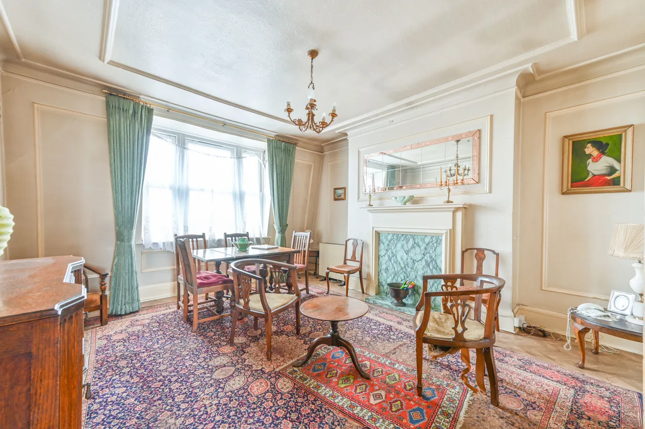 London, NW2, photo 2