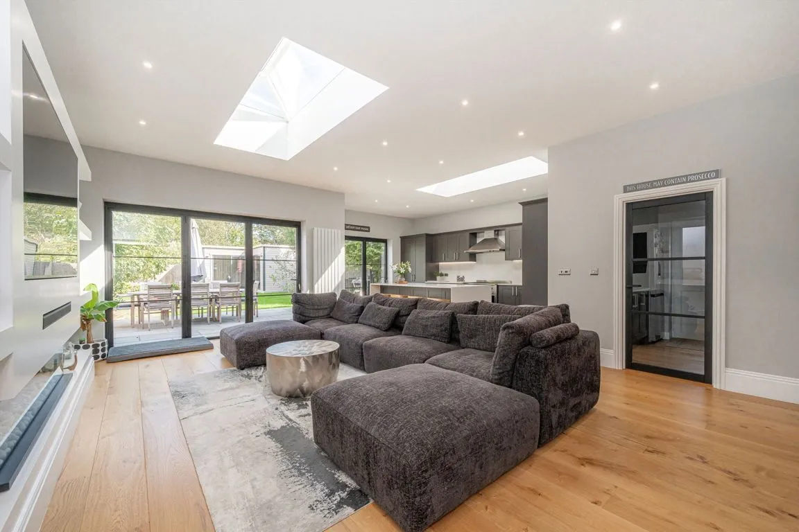 Curzon Road, Weybridge, KT13, photo 2