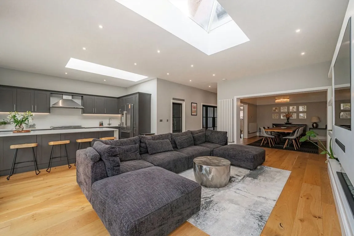 Curzon Road, Weybridge, KT13, photo 3