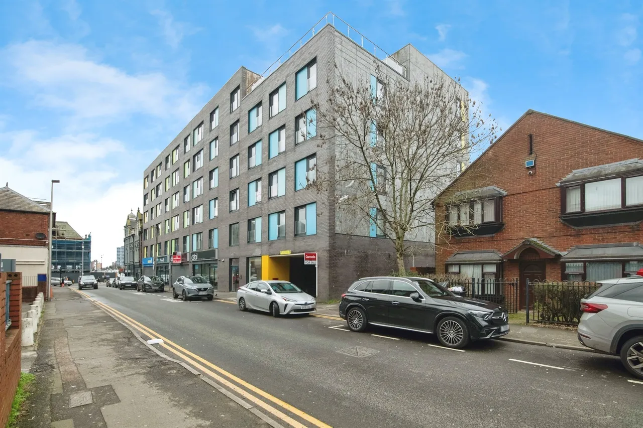 2 bed flat for sale — Victoria Street, West Bromwich
