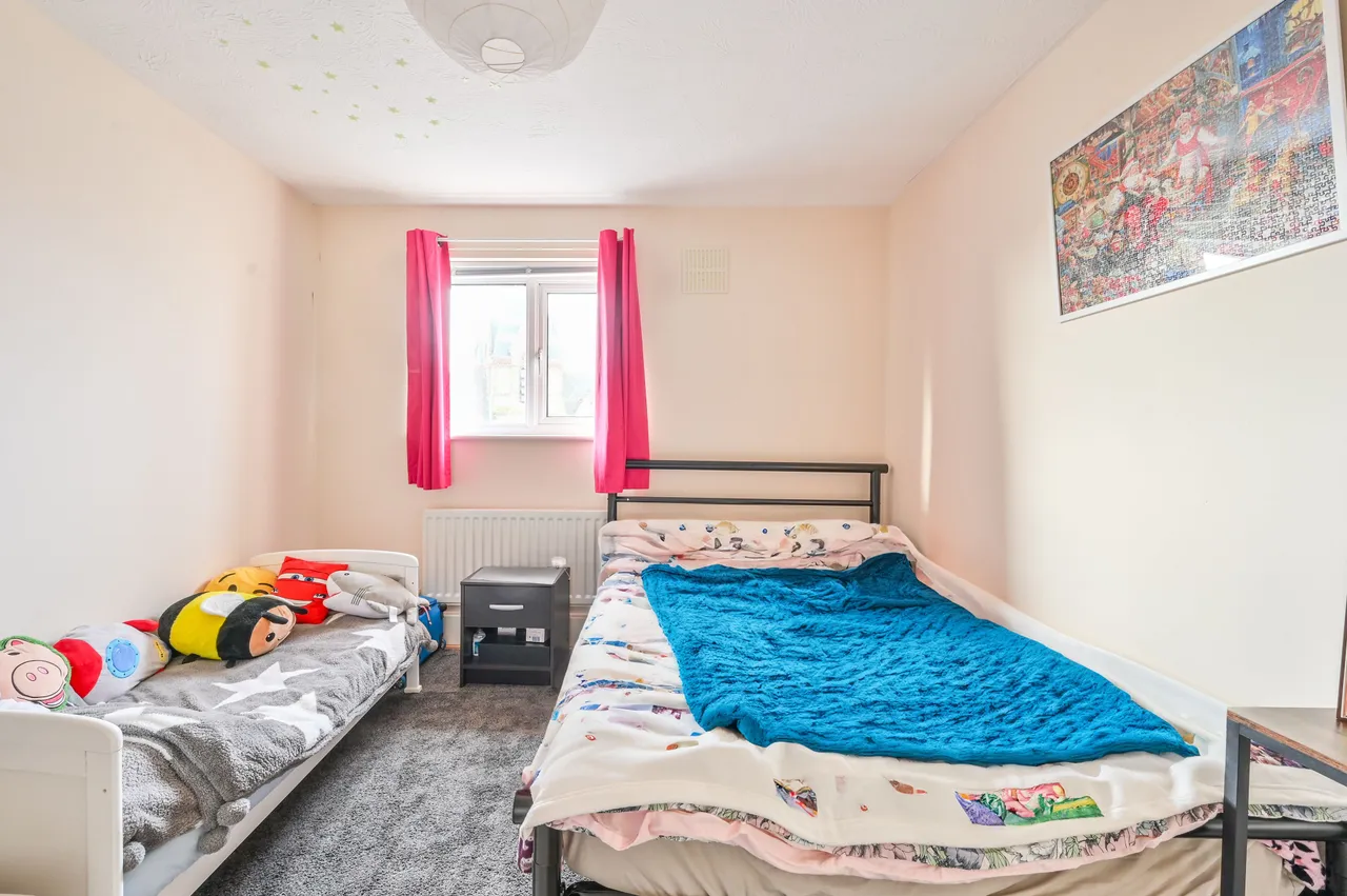 26 Royal Connaught Apartments, 8 Connaught Road, London, photo 5