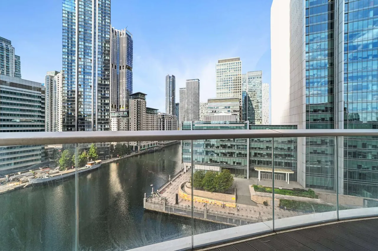 3 bed flat for sale — 1 Park Drive, Canary Wharf, London, E14 9GG