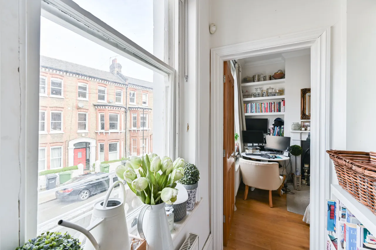 Flat 2b, 78 Tremadoc Road, London, photo 4