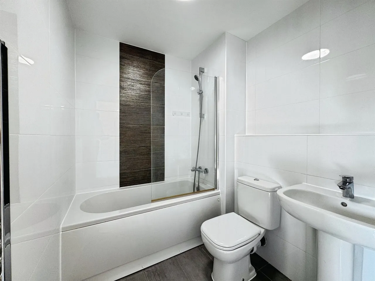 Fleming Way, Swindon, SN1, photo 8