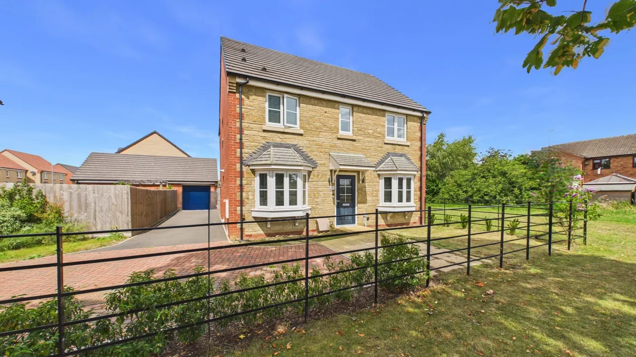 4 bed house for sale — Harrier Way, MARKET DEEPING, PE6
