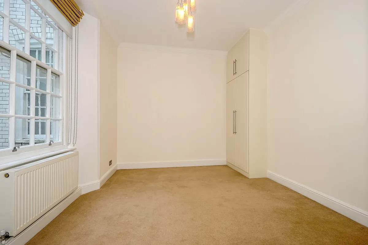 St. Johns Wood High Street, St Johns Wood, London, NW8, photo 9