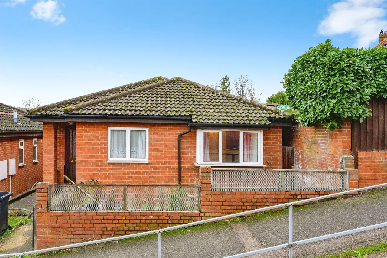 2 bed house for sale, Fairway Court, Hemel Hempstead, HP3
