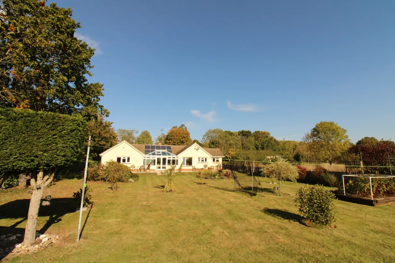 Gay Bowers Road, Danbury, CM3 4JQ, photo 3