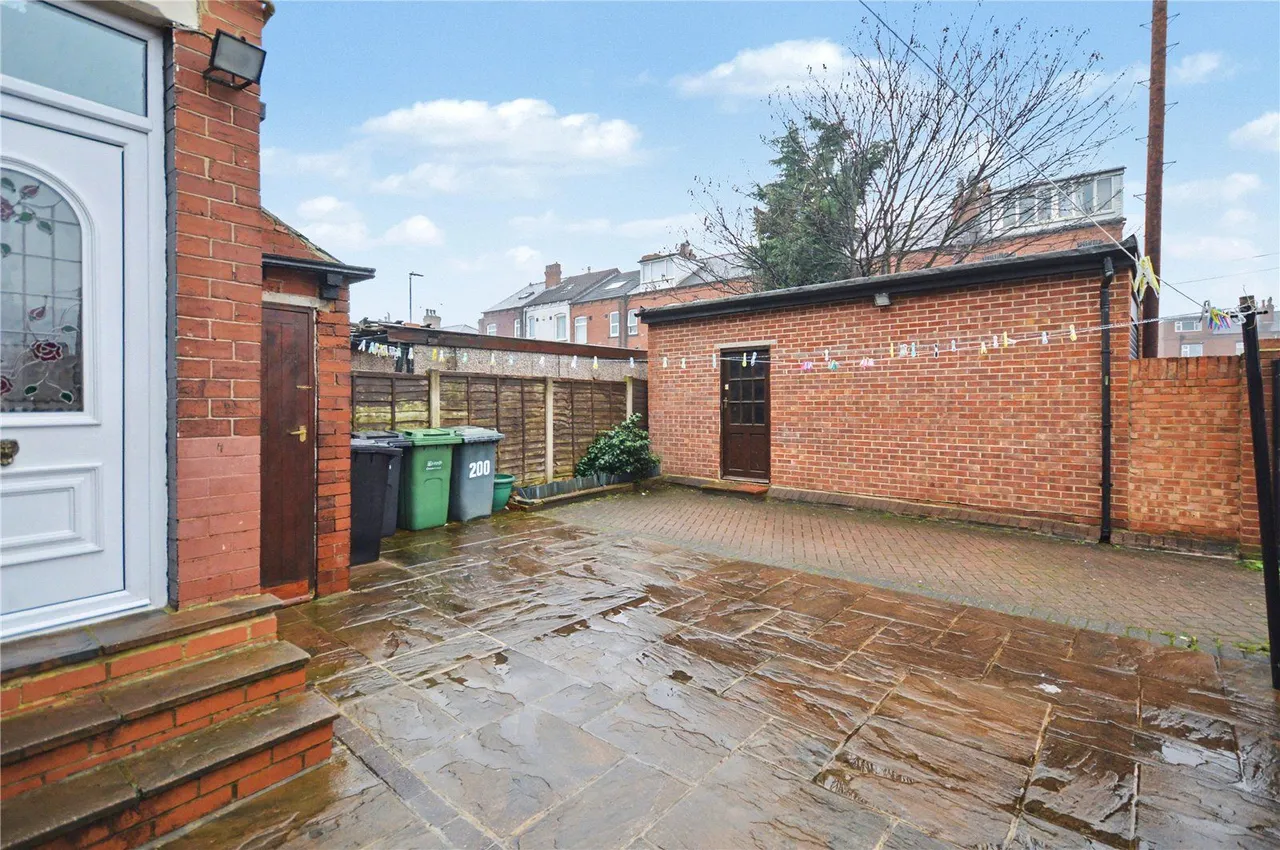 Cross Flatts Grove, Leeds, LS11, photo 16