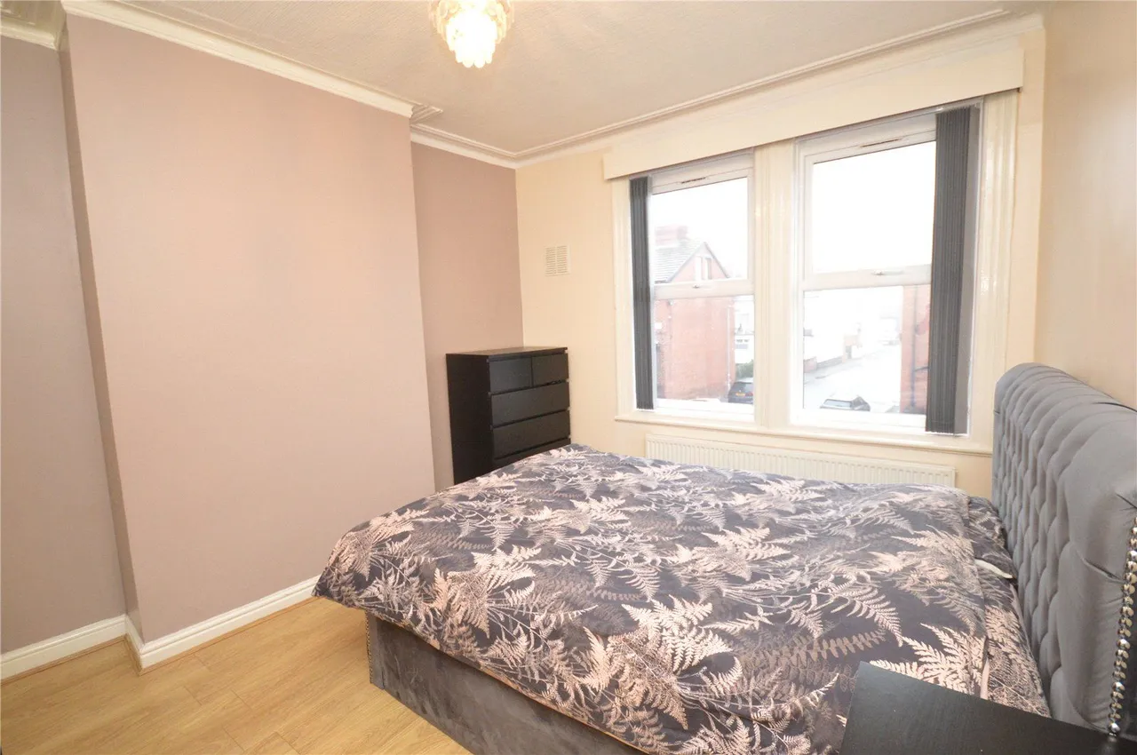 Cross Flatts Grove, Leeds, LS11, photo 8