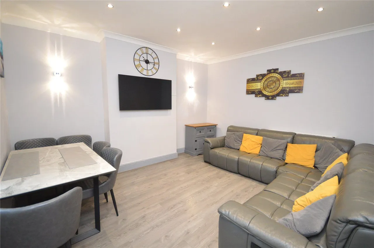 Cross Flatts Grove, Leeds, LS11, photo 3