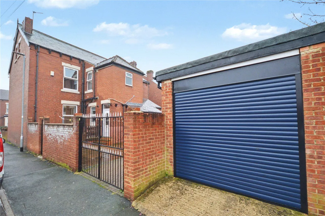 Cross Flatts Grove, Leeds, LS11, photo 15