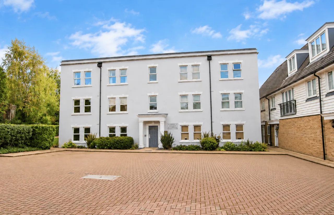 2 bed flat for sale, Millpond Place, Carshalton