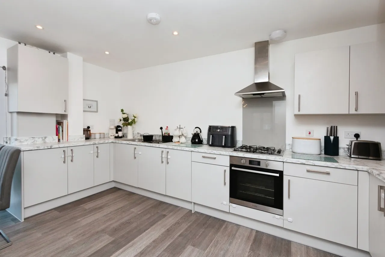 Woodside Close, Bagshot, GU19, photo 5