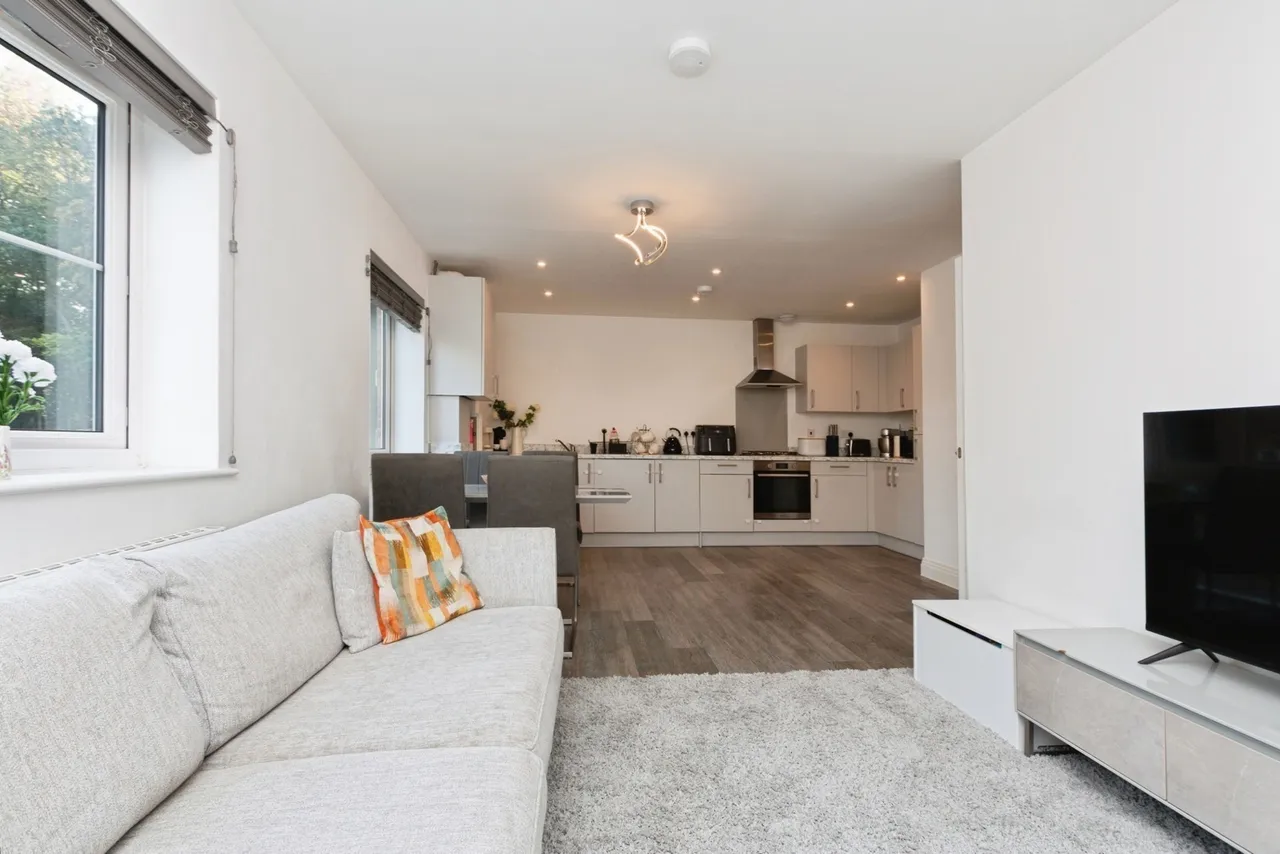 Woodside Close, Bagshot, GU19, photo 14