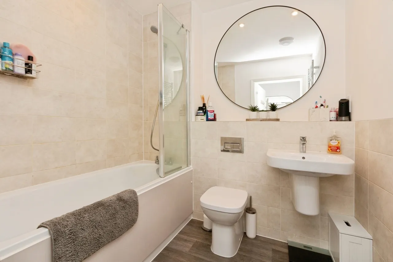 Woodside Close, Bagshot, GU19, photo 9