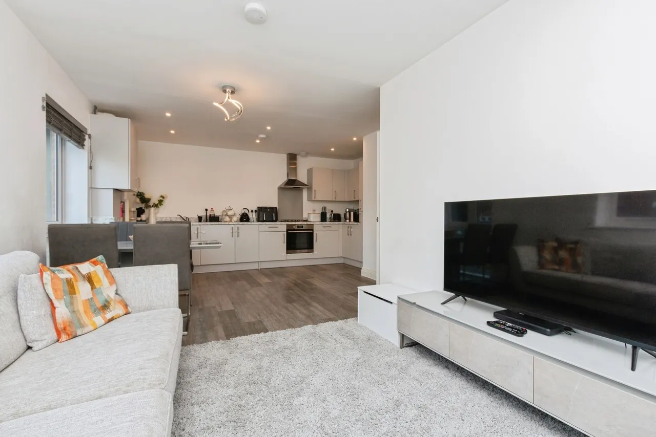 Woodside Close, Bagshot, GU19, photo 13