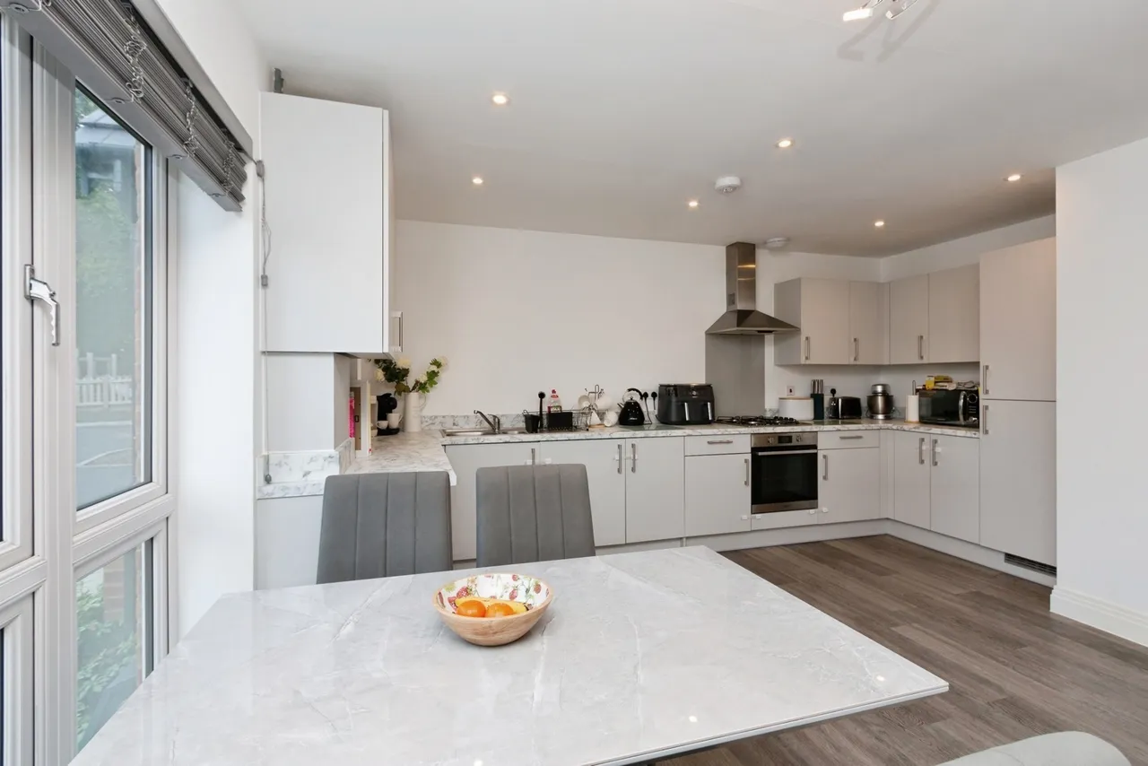 Woodside Close, Bagshot, GU19, photo 4