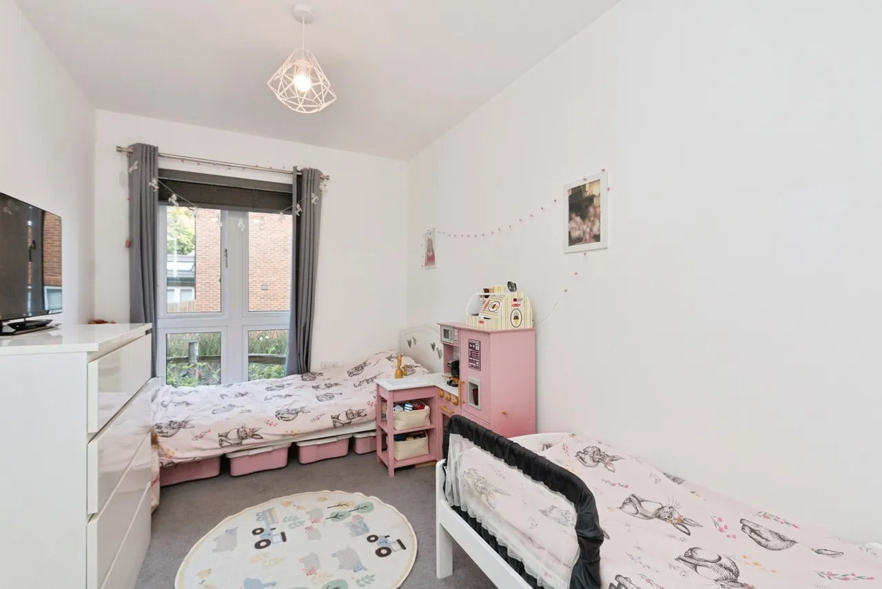 Woodside Close, Bagshot, GU19, photo 8