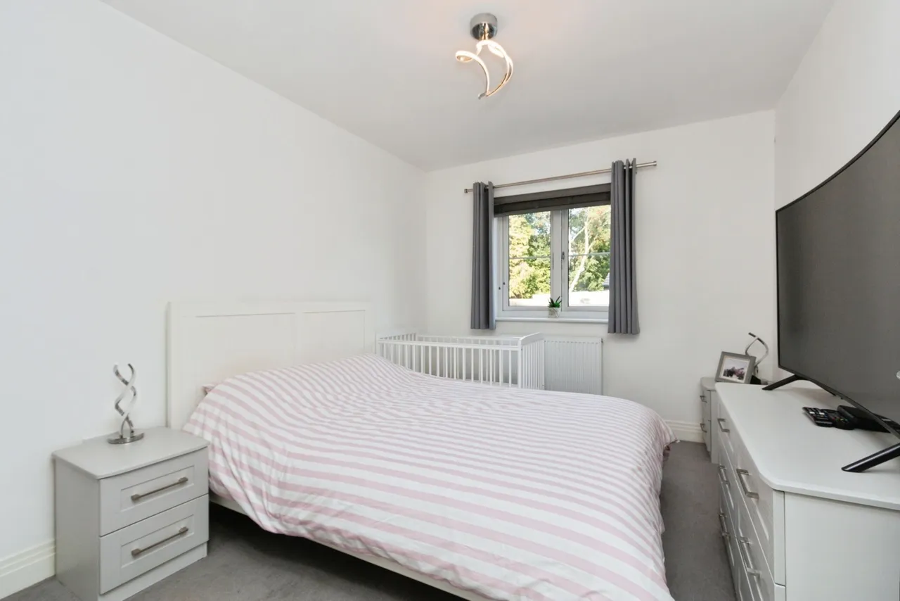 Woodside Close, Bagshot, GU19, photo 7