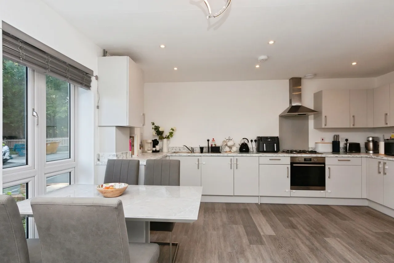 Woodside Close, Bagshot, GU19, photo 10