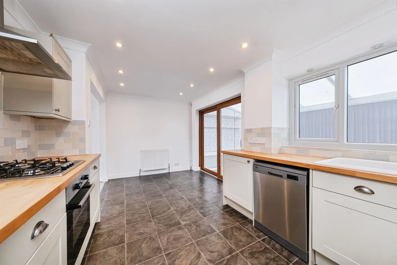 5 bed house for sale, Byron Drive, Newport Pagnell, MK16