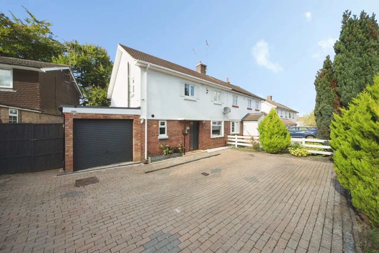3 bed house for sale, Beechwood Court, Dunstable, LU6