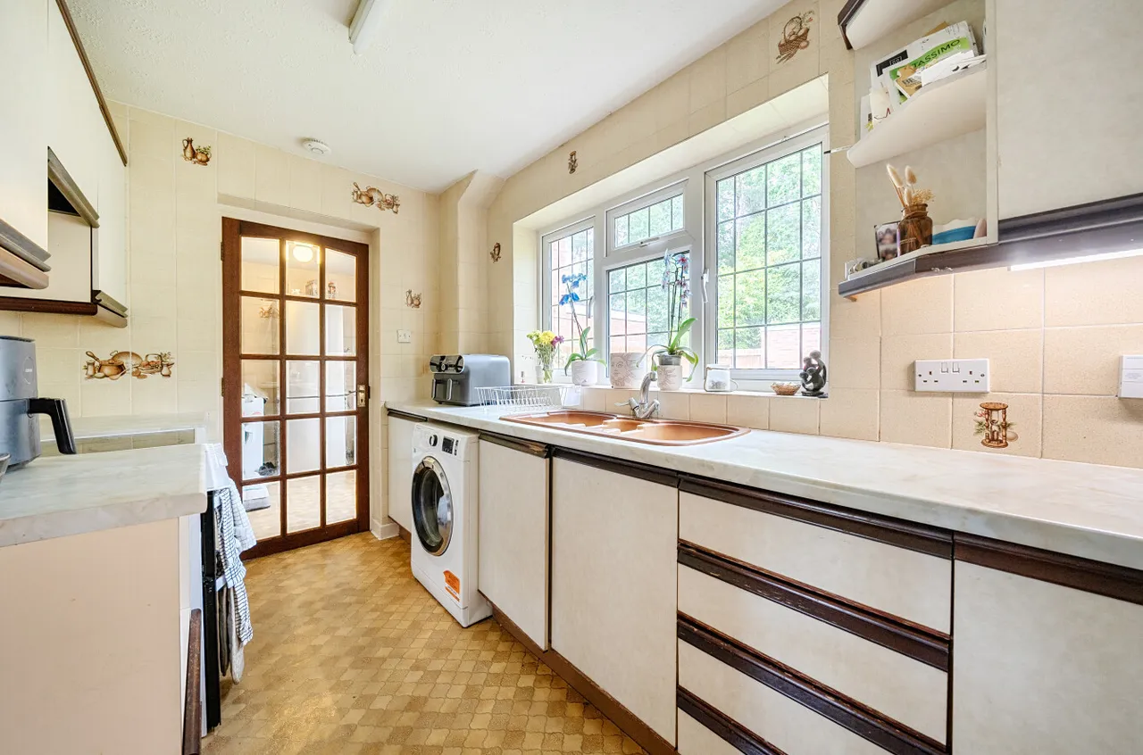 Pendragon Way, Camberley, Surrey, GU15 1BG, photo 9