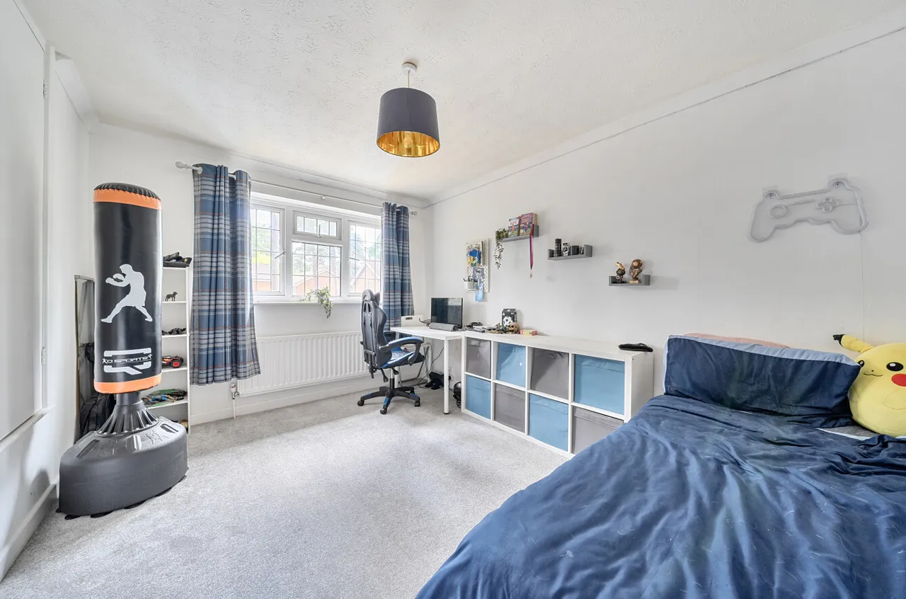 Pendragon Way, Camberley, Surrey, GU15 1BG, photo 6
