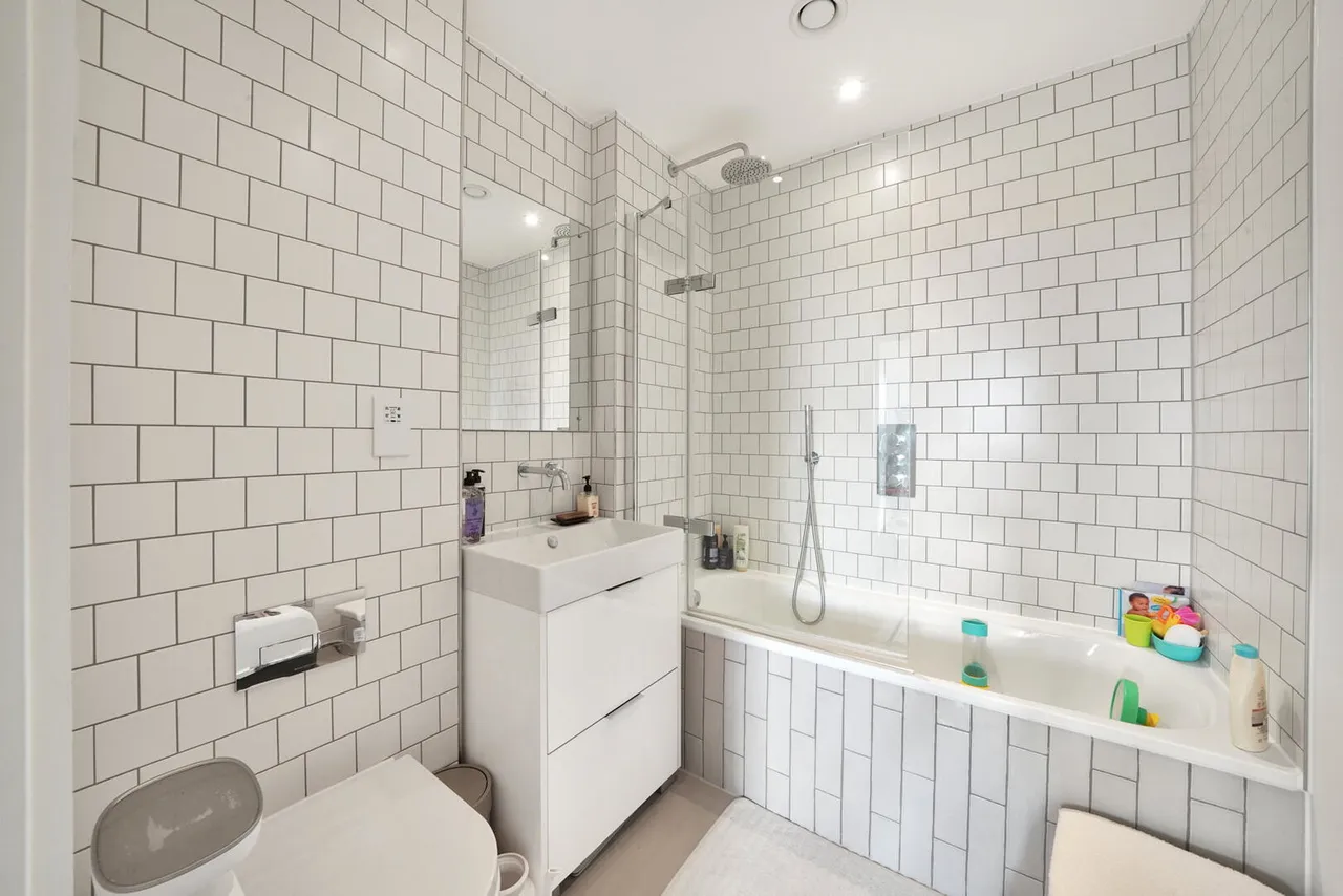 Bartram House, Maurice Brown Avenue, NW7 1SN, photo 13