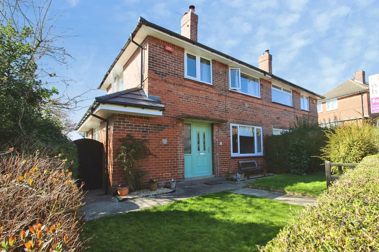 3 bed house for sale — Queenswood Close, Leeds