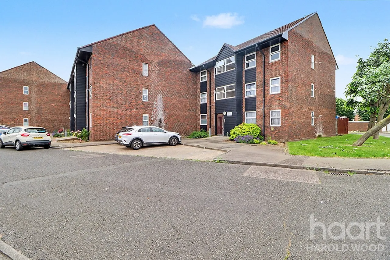 1 bed flat for sale, Veronica Close, Harold Hill, RM3