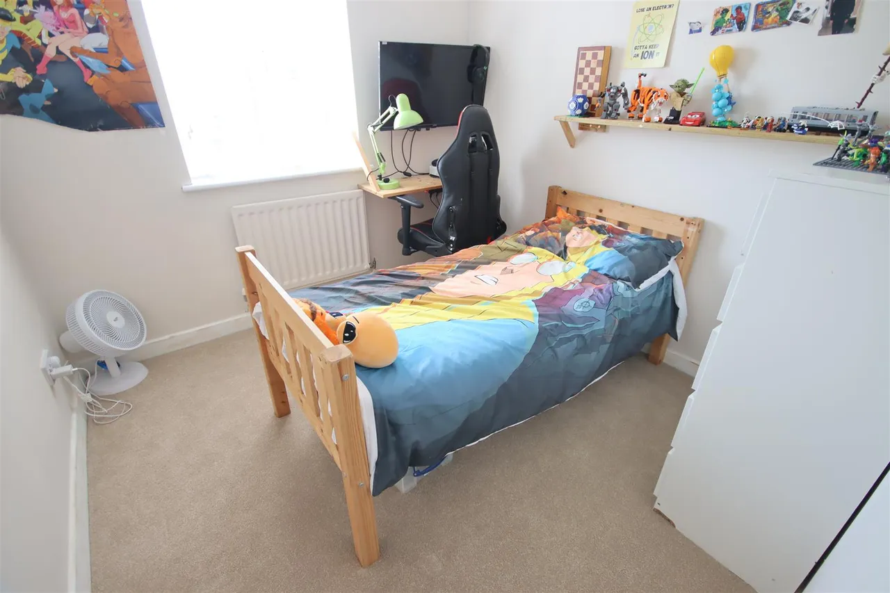 Crown Close, Chippenham, photo 10